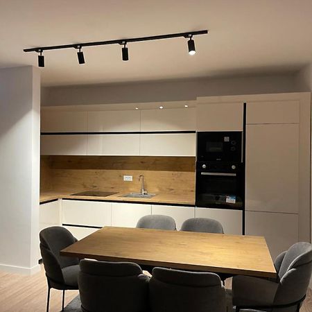 Airstay Pristina Esterno foto