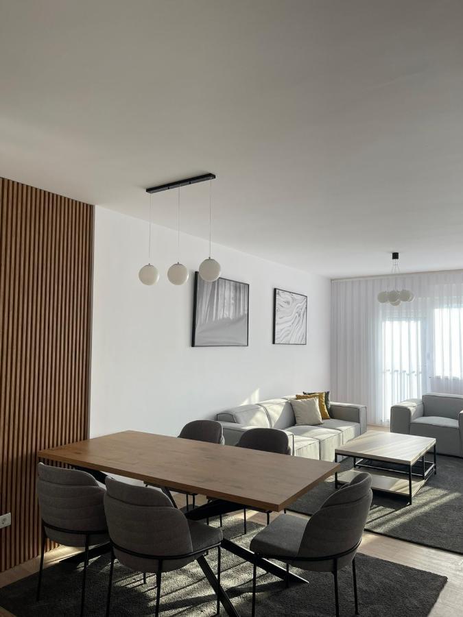 Airstay Pristina Esterno foto