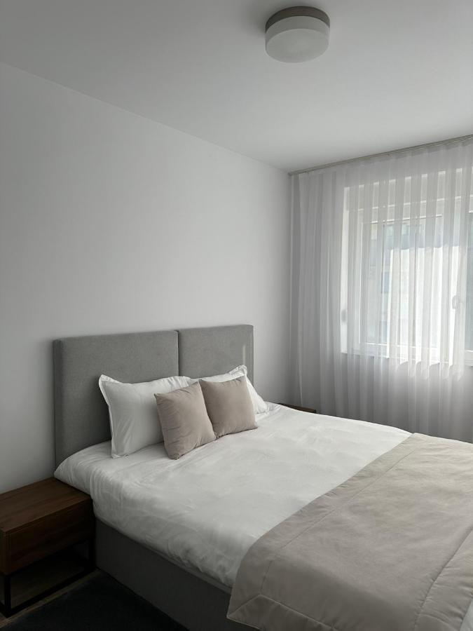 Airstay Pristina Esterno foto