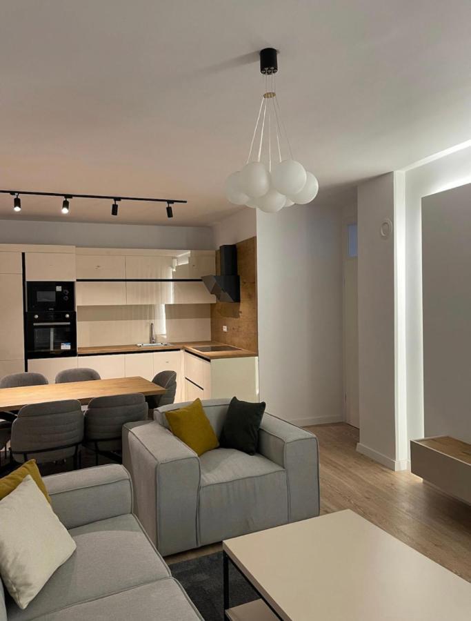 Airstay Pristina Esterno foto