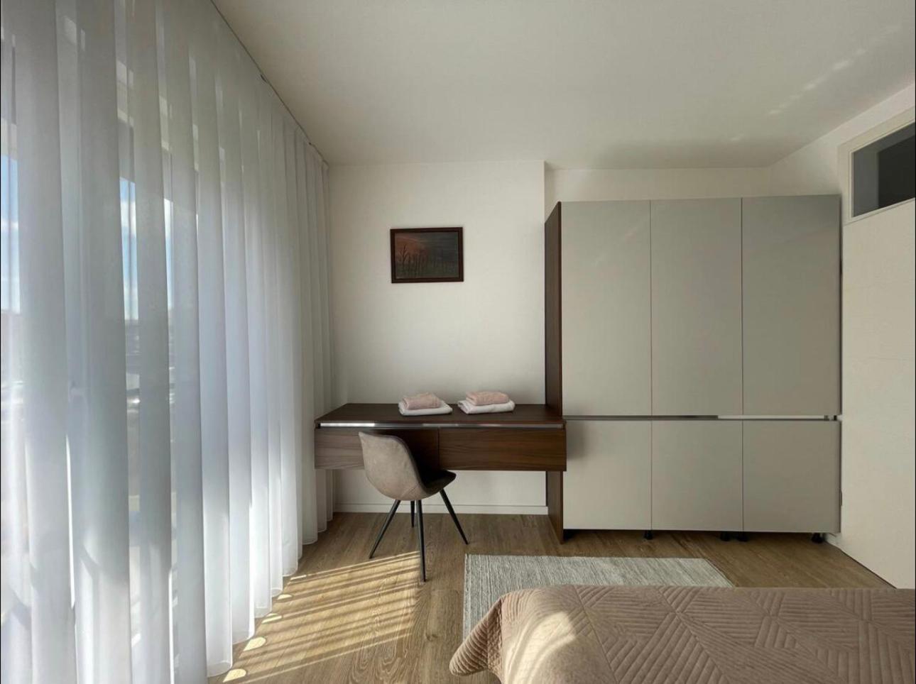 Airstay Pristina Esterno foto