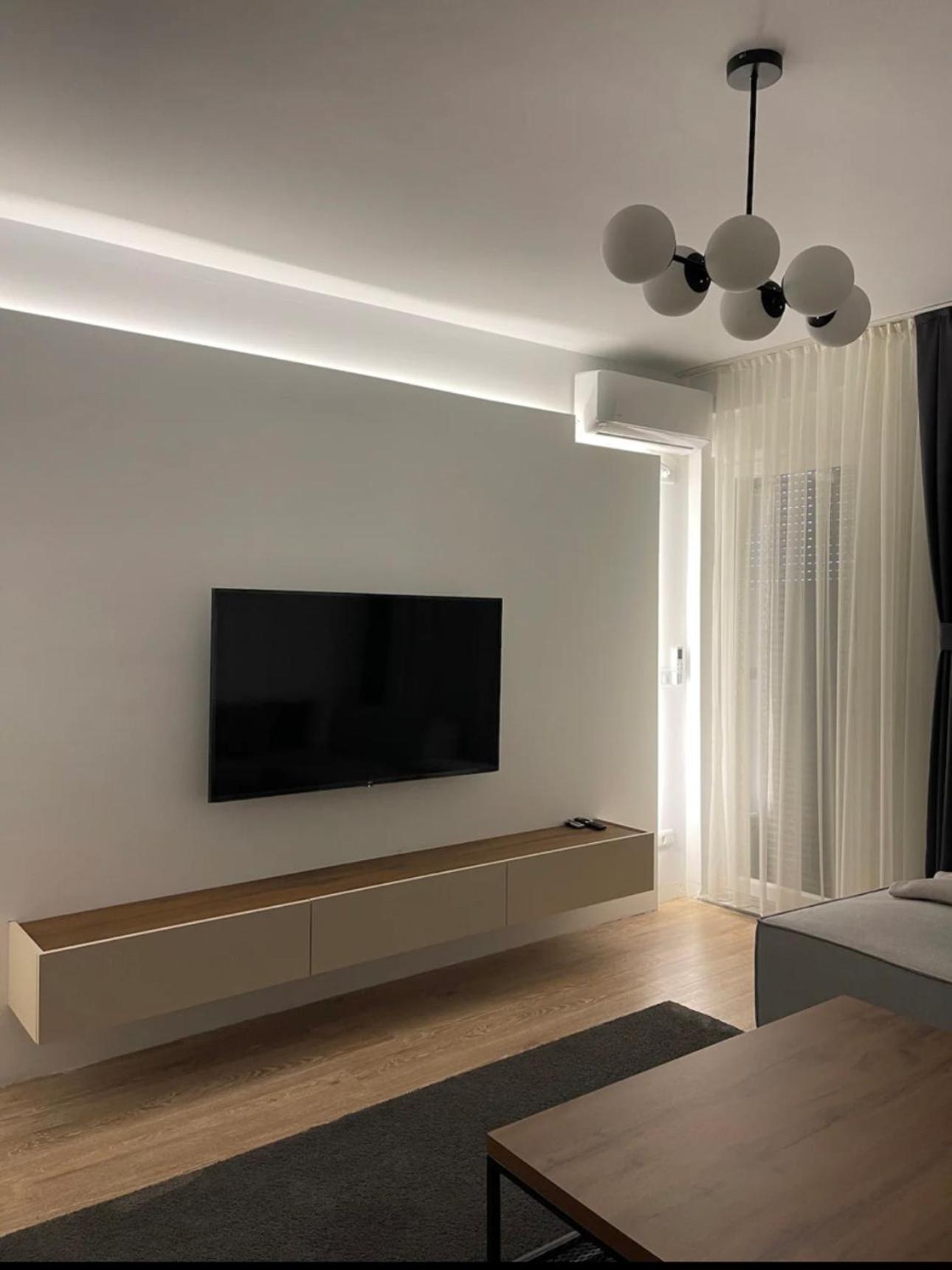 Airstay Pristina Esterno foto