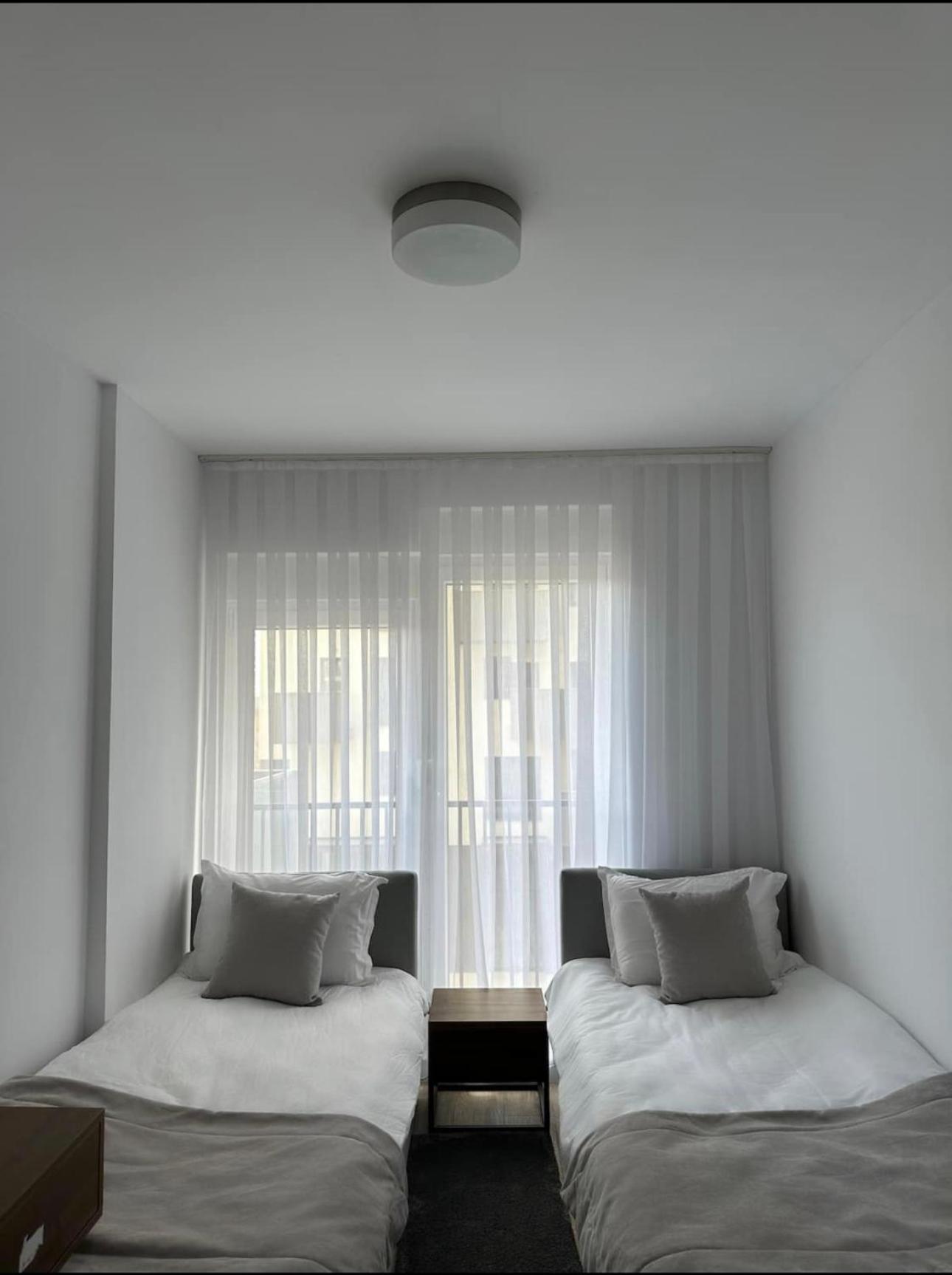 Airstay Pristina Esterno foto