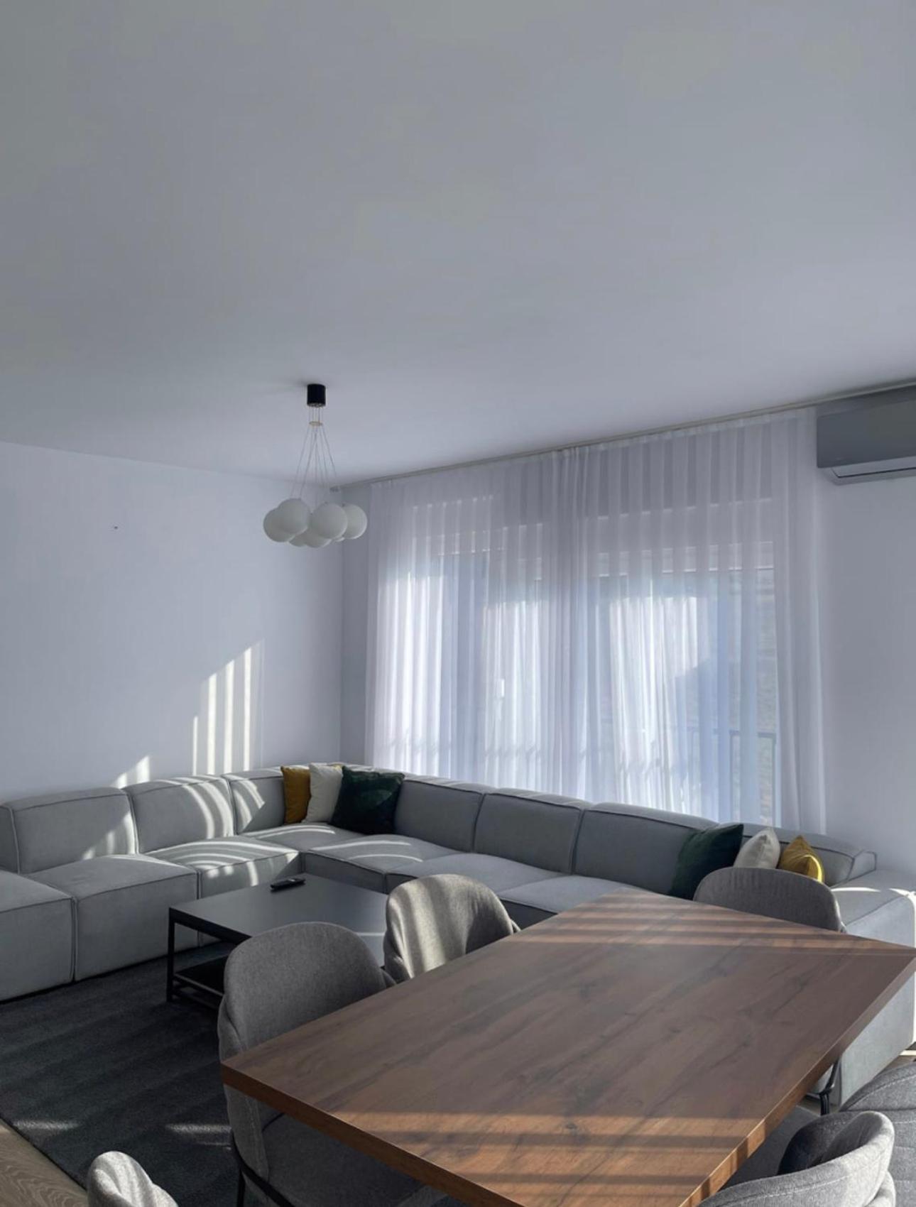 Airstay Pristina Esterno foto