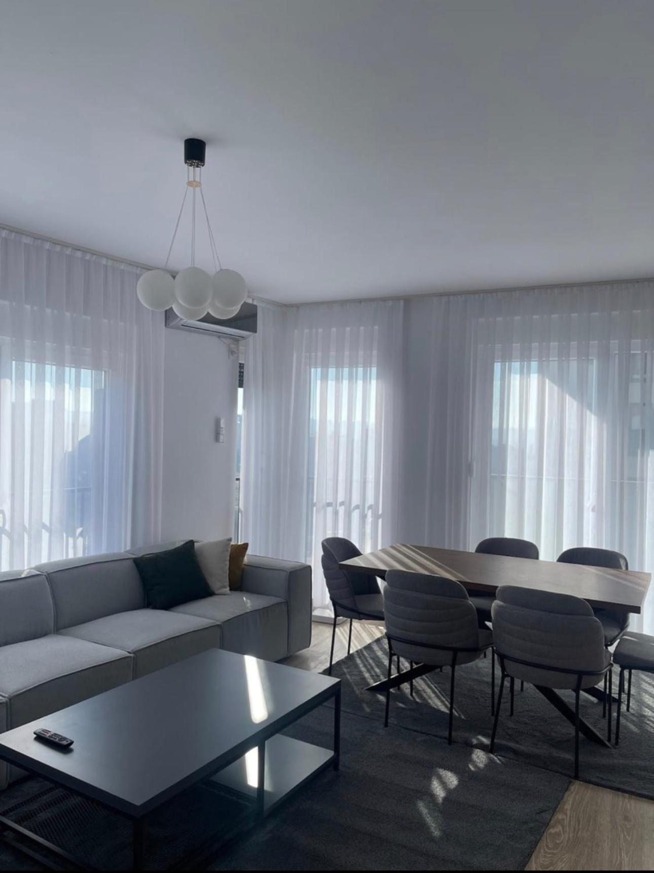Airstay Pristina Esterno foto